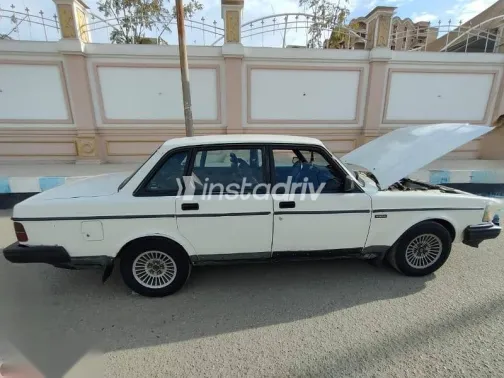 فولفو 240 1971 أبيض مستعملة للبيع - 1