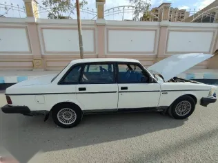 فولفو 240 1971 أبيض مستعملة للبيع