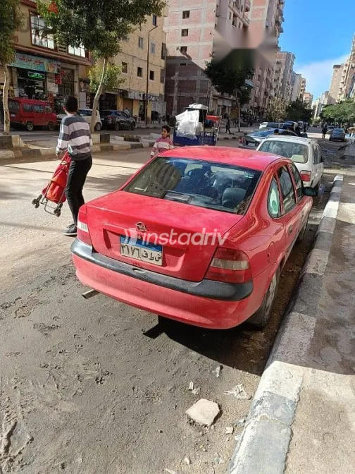 اوبل فيكترا 1998 أحمر مستعملة للبيع - 6