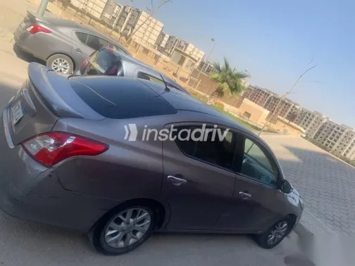 نيسان صنى 2017 رمادي مستعملة للبيع - 3