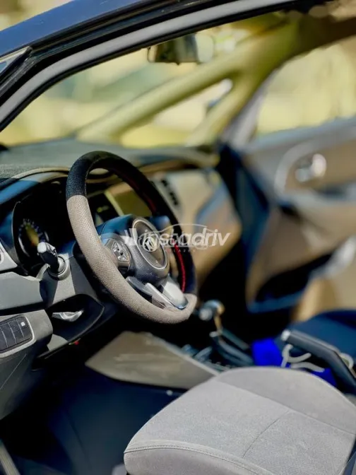 Kia Carens 2014 Black Used for Sale - 8