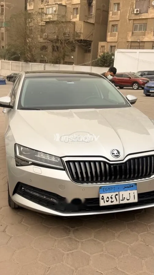 سكودا سوبيرب 2021 أبيض مستعملة للبيع - 1