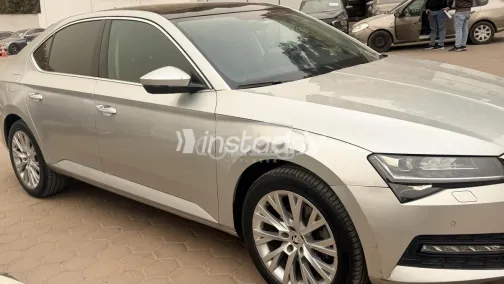 سكودا سوبيرب 2021 أبيض مستعملة للبيع - 3