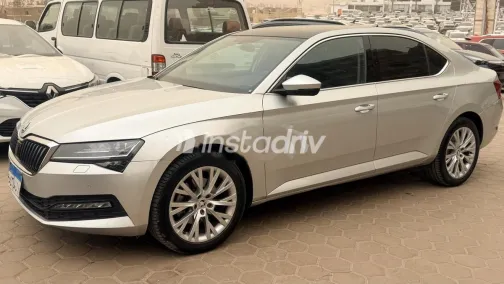 سكودا سوبيرب 2021 أبيض مستعملة للبيع - 6