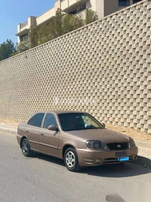 هيونداي فيرنا 2011 بني مستعملة للبيع - 2