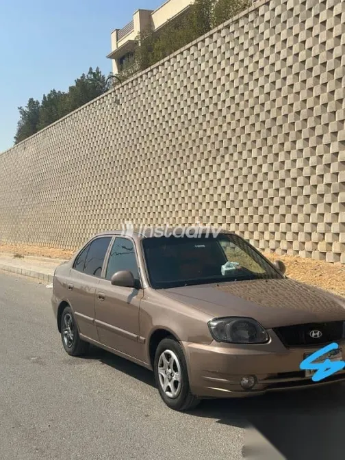 هيونداي فيرنا 2011 بني مستعملة للبيع - 3