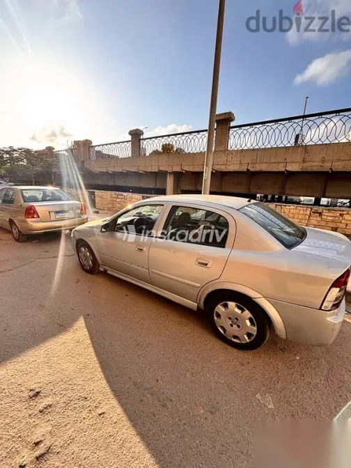 اوبل أسترا 2006 فضي مستعملة للبيع - 2