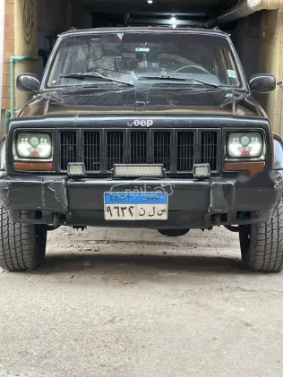 جيب شيروكي 1998 أسود مستعملة للبيع