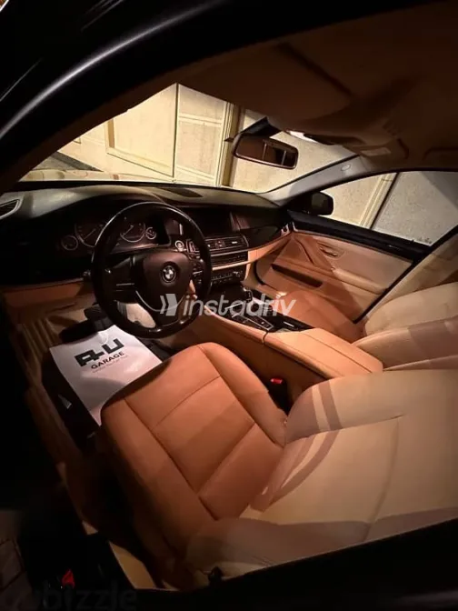 بي ام دبليو 520 2016 أزرق غامق مستعملة للبيع - 1