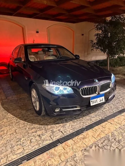 بي ام دبليو 520 2016 أزرق غامق مستعملة للبيع - 3