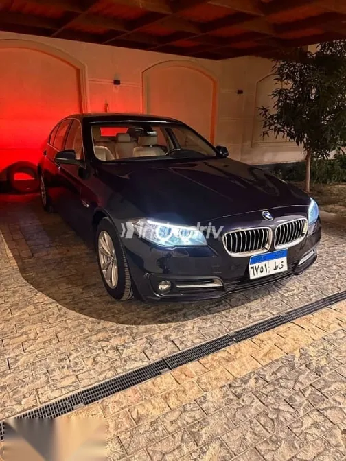 بي ام دبليو 520 2016 أزرق غامق مستعملة للبيع - 6