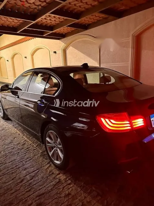 بي ام دبليو 520 2016 أزرق غامق مستعملة للبيع - 7