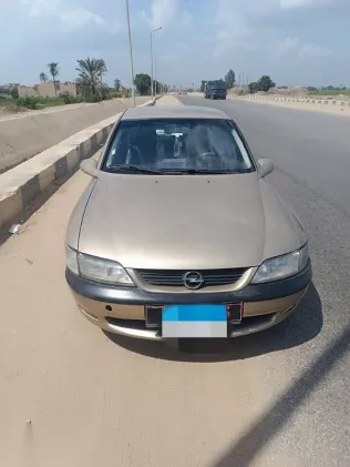 اوبل فيكترا 1999 ذهبي مستعملة للبيع