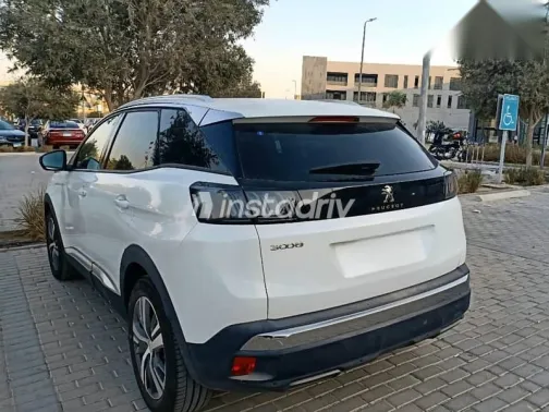 بيجو 3008 2022 أبيض مستعملة للبيع - 1