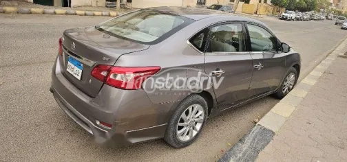 نيسان سنترا 2022 بني مستعملة للبيع - 4