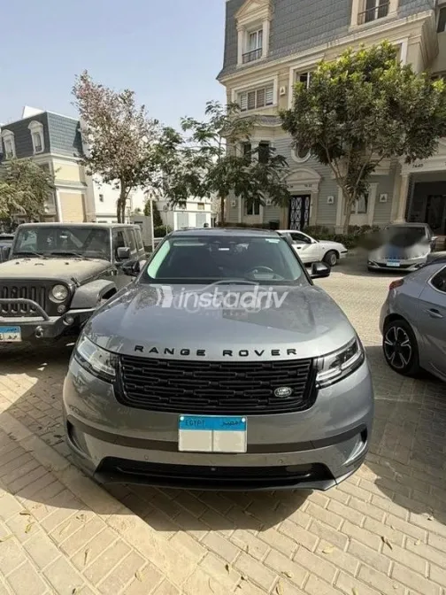 لاند روفر فيلار 2024 رمادي مستعملة للبيع - 1