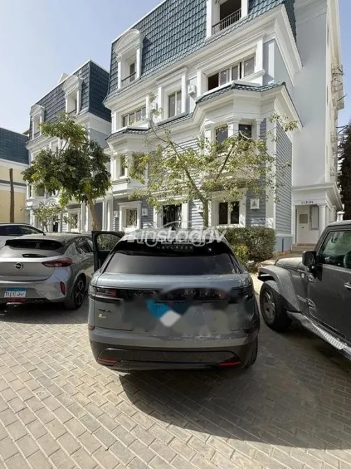 لاند روفر فيلار 2024 رمادي مستعملة للبيع - 2