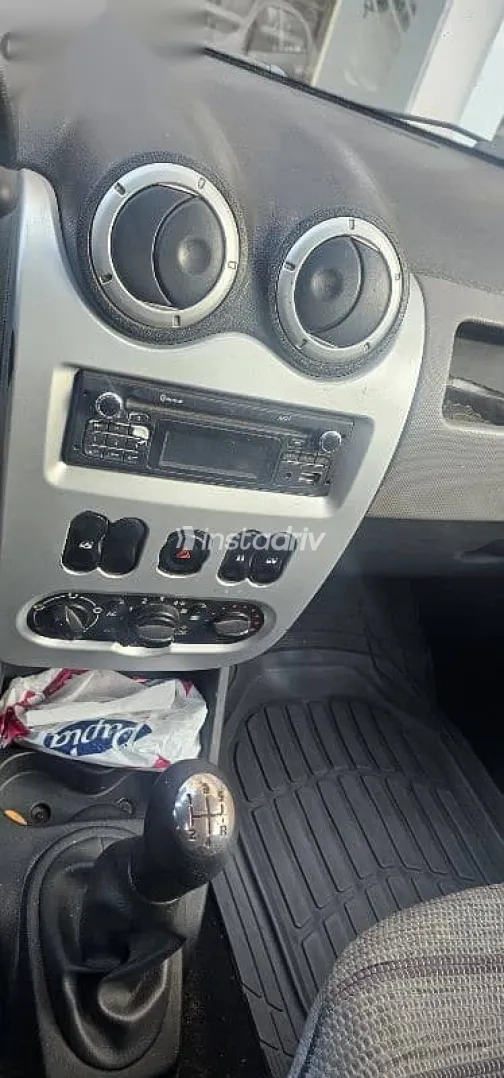 رينو لوجان 2013 ذهبي مستعملة للبيع - 3