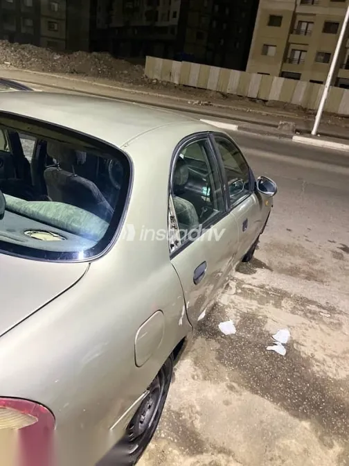 دايو لانوس 1999 ذهبي مستعملة للبيع - 3