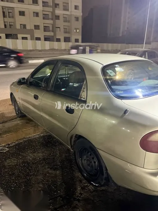 دايو لانوس 1999 ذهبي مستعملة للبيع - 5