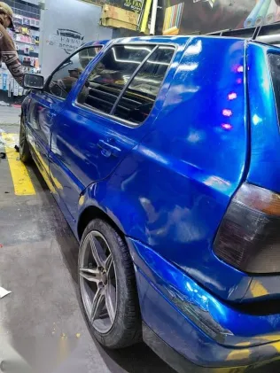 فولكس فاغن جولف 1992 أزرق غامق مستعملة للبيع