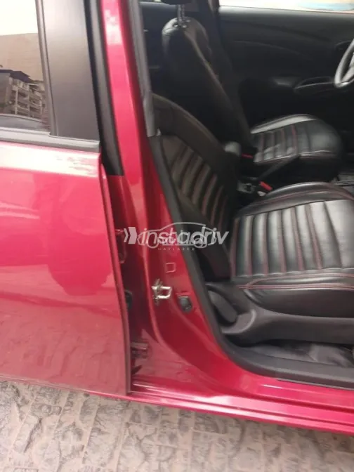 نيسان صنى 2023 أبيض مستعملة للبيع - 8