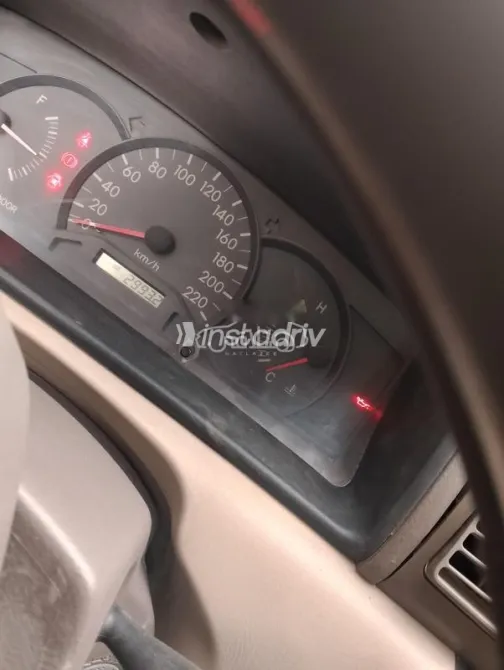 تويوتا كورولا 2003 أبيض مستعملة للبيع - 5