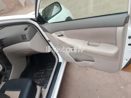 تويوتا كورولا 2003 أبيض مستعملة للبيع - 8