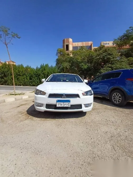 ميتسوبيشي لانسر 2015 أبيض مستعملة للبيع - 1