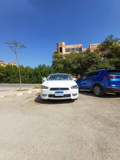 ميتسوبيشي لانسر 2015 أبيض مستعملة للبيع - 2