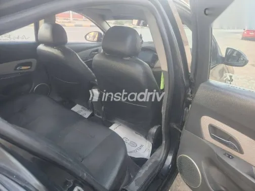 شيفروليه كروز 2010 أسود مستعملة للبيع - 7