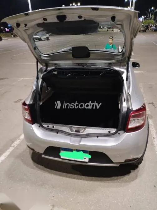 رينو سانديرو 2016 فضي مستعملة للبيع - 1