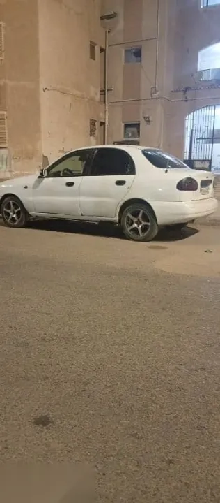 دايو لانوس 2000 أبيض مستعملة للبيع