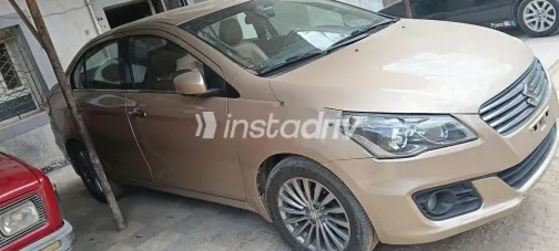 سوزوكى سياز 2016 أبيض مستعملة للبيع - 2