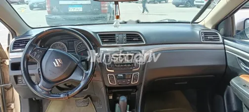 سوزوكى سياز 2016 أبيض مستعملة للبيع - 5