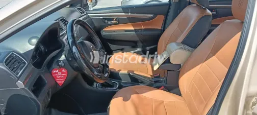 سوزوكى سياز 2016 أبيض مستعملة للبيع - 6