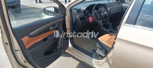 سوزوكى سياز 2016 أبيض مستعملة للبيع - 7