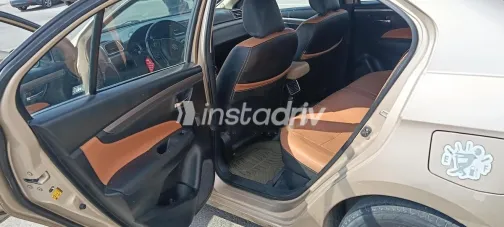 سوزوكى سياز 2016 أبيض مستعملة للبيع - 8