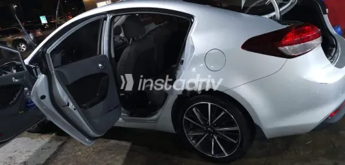 كيا سيراتو 2017 فضي مستعملة للبيع - 4