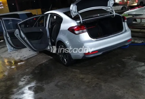 كيا سيراتو 2017 فضي مستعملة للبيع - 6