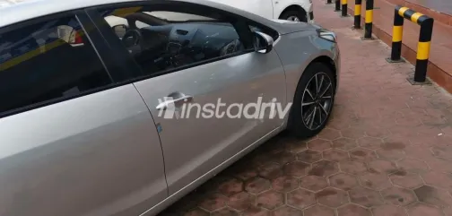 كيا سيراتو 2017 فضي مستعملة للبيع - 7