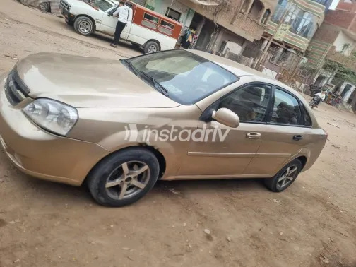 شيفروليه أوبترا 2005 ذهبي مستعملة للبيع - 2