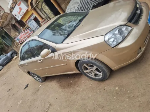 شيفروليه أوبترا 2005 ذهبي مستعملة للبيع - 3