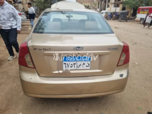 شيفروليه أوبترا 2005 ذهبي مستعملة للبيع - 4