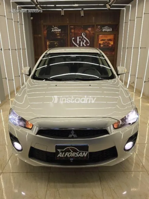ميتسوبيشي لانسر 2018 ذهبي مستعملة للبيع - 3