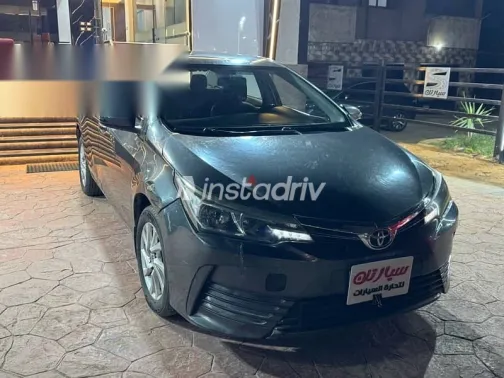 تويوتا كورولا 2017 رمادي مستعملة للبيع - 3