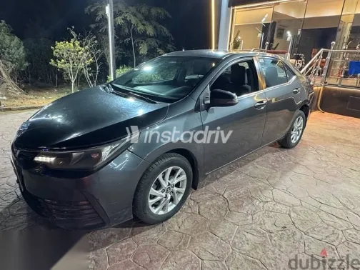 تويوتا كورولا 2017 رمادي مستعملة للبيع - 4