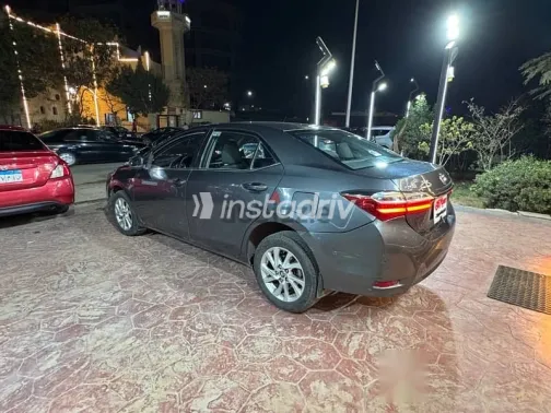 تويوتا كورولا 2017 رمادي مستعملة للبيع - 7