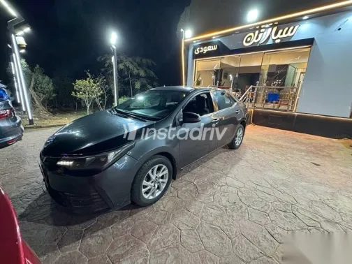 تويوتا كورولا 2017 رمادي مستعملة للبيع - 8