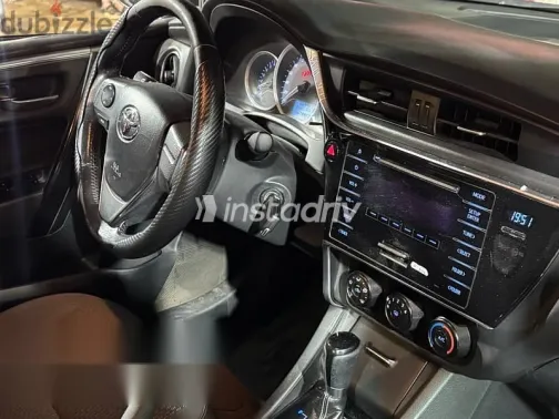 تويوتا كورولا 2017 رمادي مستعملة للبيع - 10